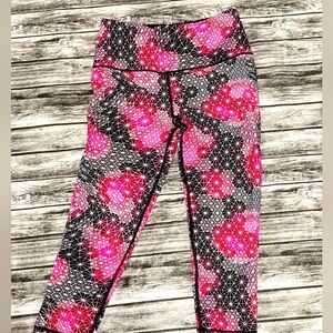 Victoria’s Secret knockout capri leggings- Medium